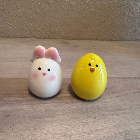 Easter Bunny and Chick Ceramic Salt and Pepper Set - Picture 2 of 6